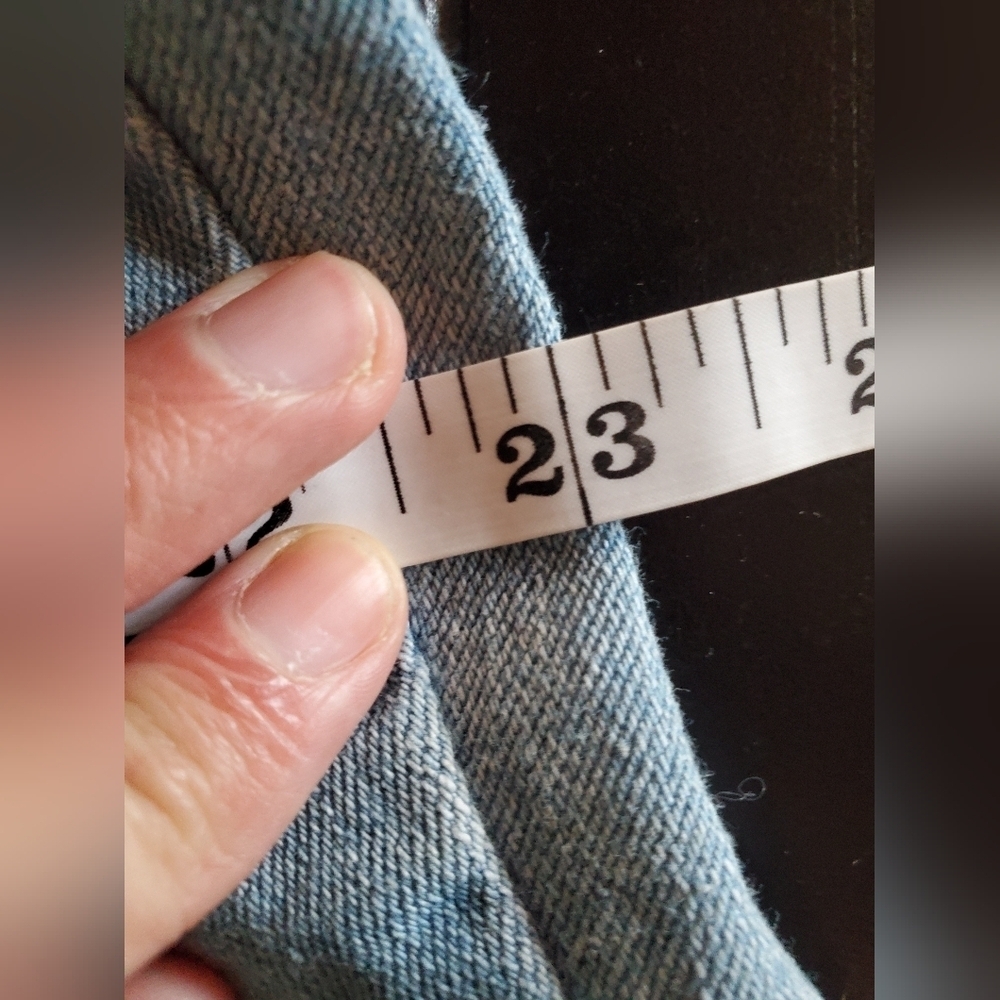 Light Blue Denim Cropped Jeans - Picture 7 of 9